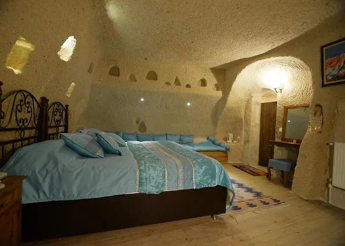 イン Babayan Evi Cave ウルギュップ